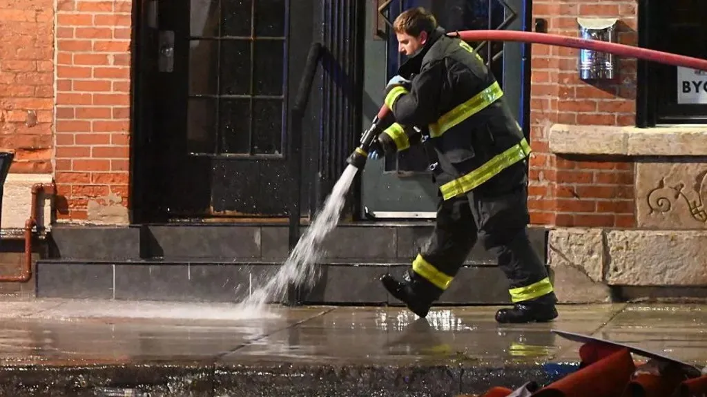 शिकागोत गोळीबार; चार ठार, 14 जखमी Shooting in Chicago; Four dead, 14 injured