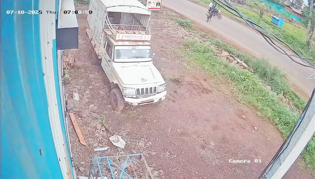 Women robbed at knifepoint during morning walk