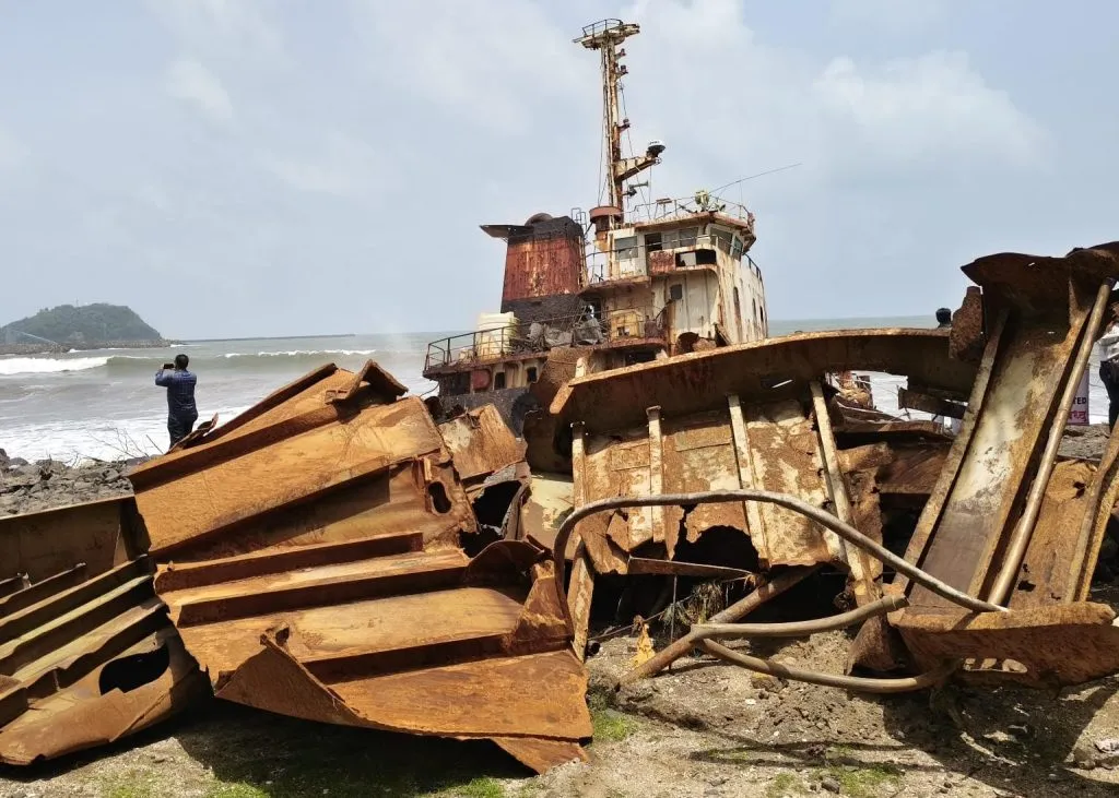 Dismantling of the 'Basra Star' has begun