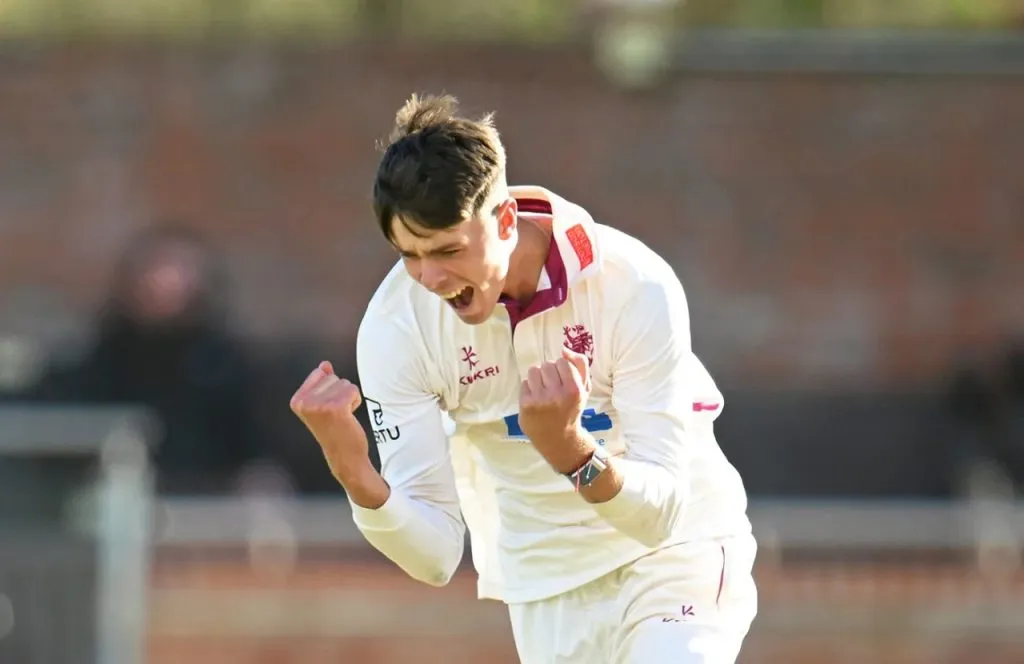 England Youth team set 349 runs target