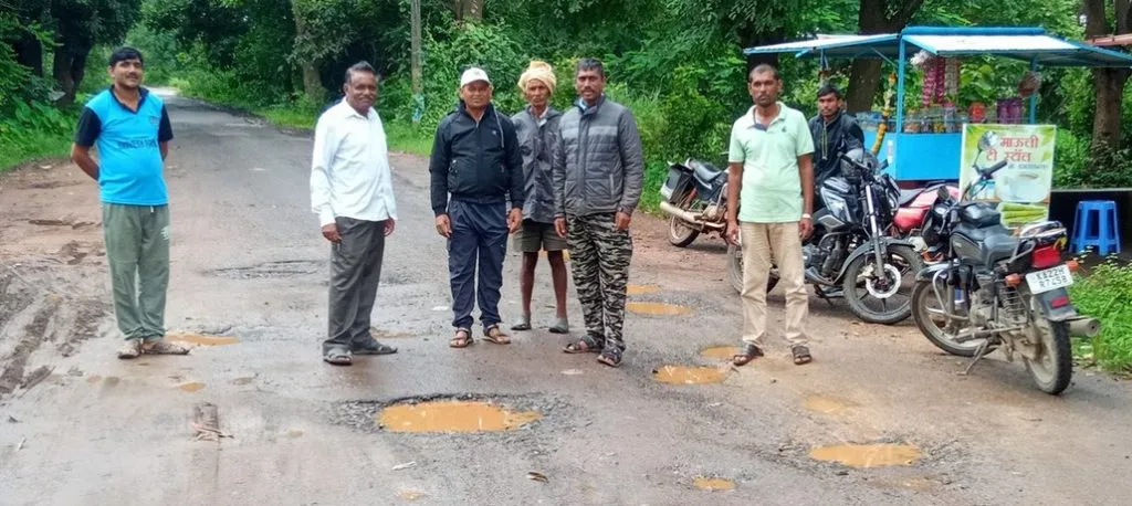 Repair the Lalwadi-Chapgaon road.