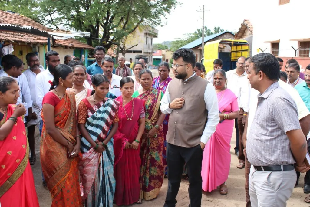 District Pt. CEO Rahul Shinde visits various villages