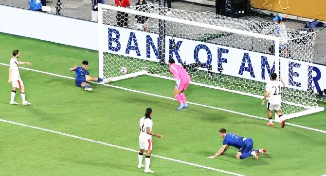 अल हिलालचा मँचेस्टर सिटीला 4-3 ने धक्का Al Hilal beats Manchester City 4-3