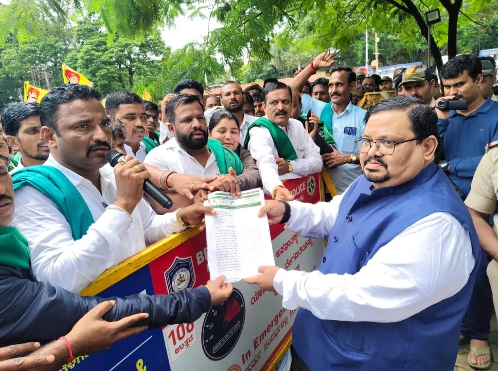 जमीन हडप करणाऱ्यांवर कारवाई करा Take action against land grabbers