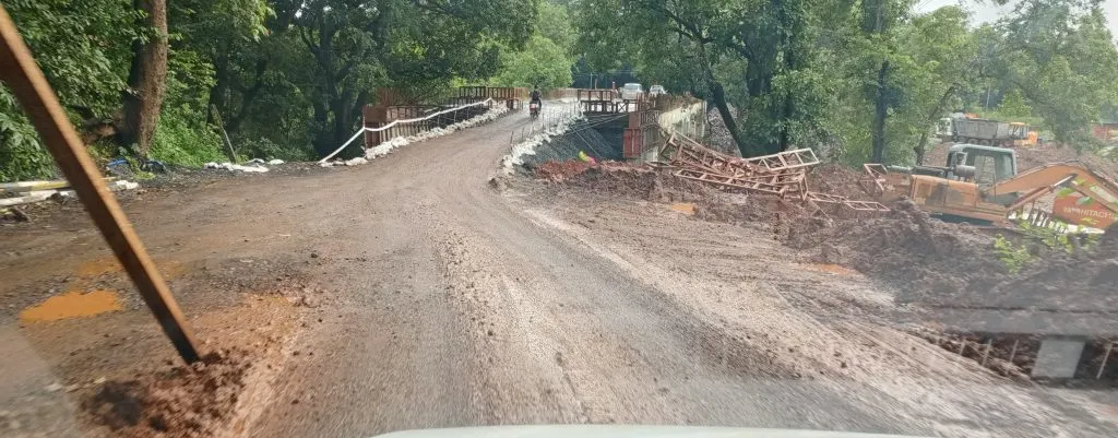 कुसमळी पुलावरून सर्वप्रकारची वाहतूक सुरू All types of traffic resumed from Kusmali Bridge