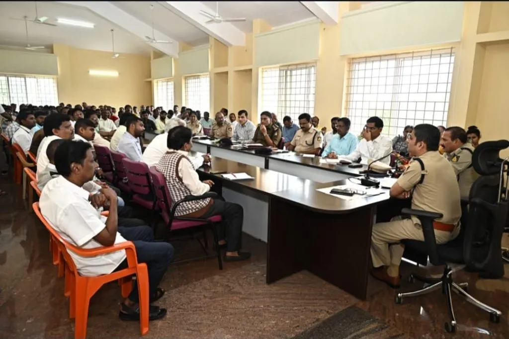 दलित समाजाच्या समस्यांचे निराकरण करा Solve the problems of the Dalit community