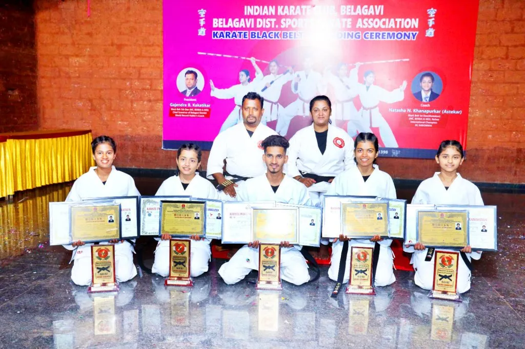 इंडियन कराटे क्लबच्या पाच खेळाडूना ब्लॅकबेल्ट Five players of Indian Karate Club get black belts