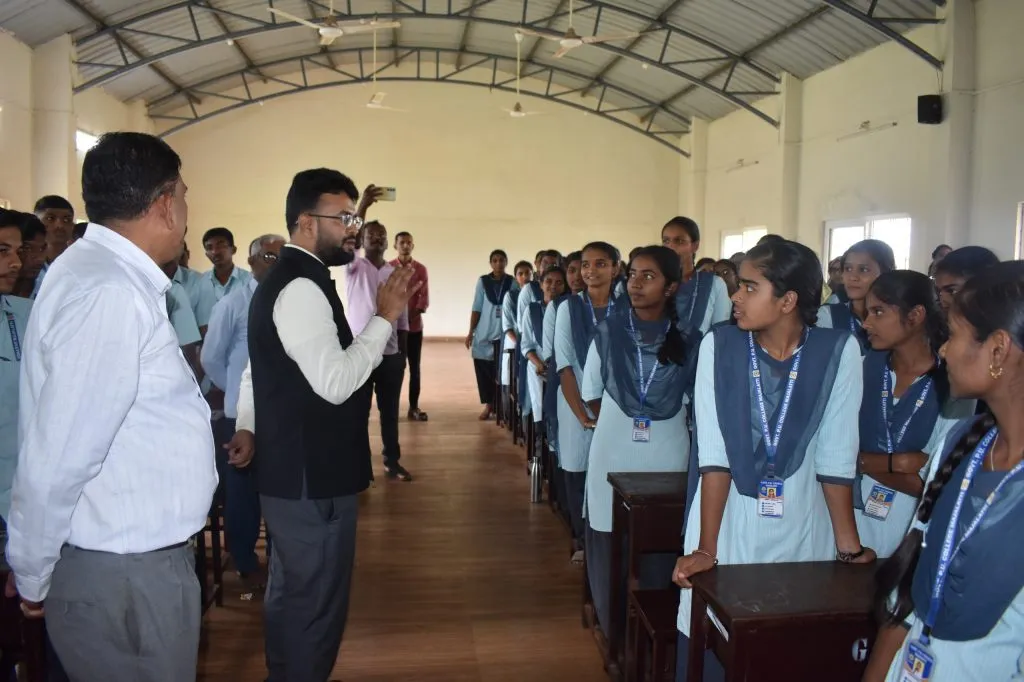 Students should bring glory to their parents.