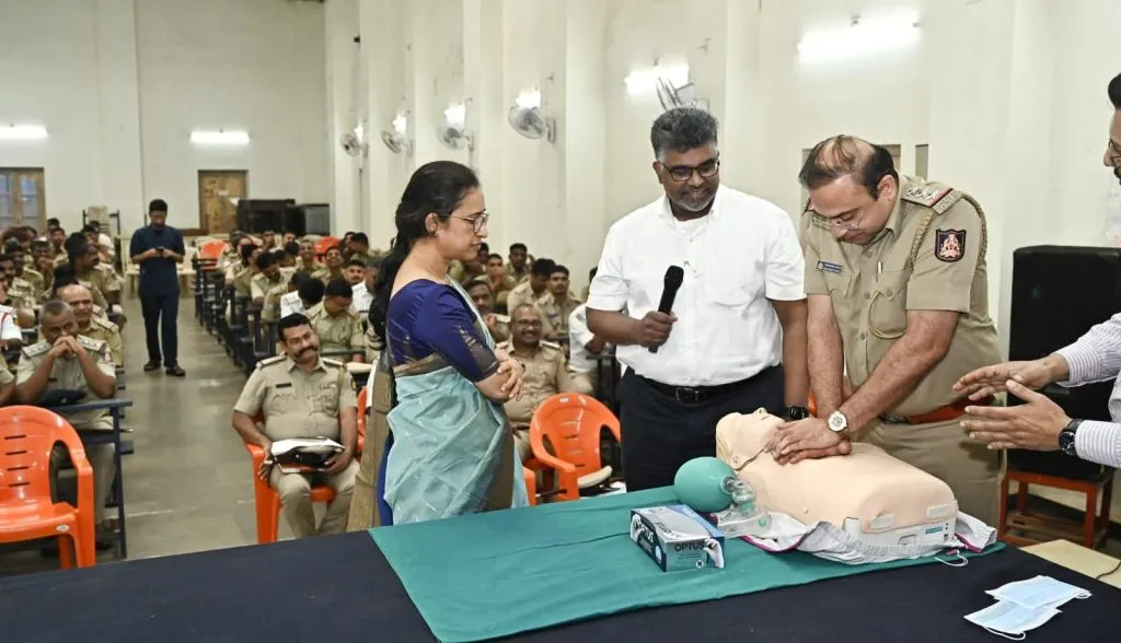 First aid lessons for police officers