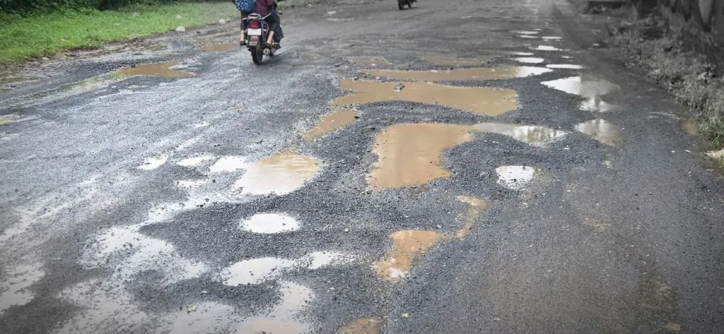 Potholes abound on Belgaum-Ramghat road