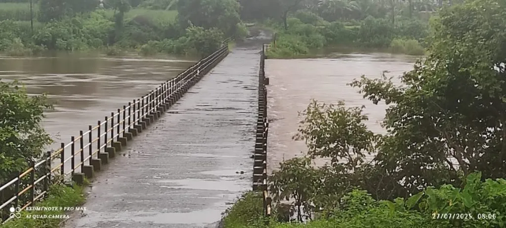 जिल्ह्यात मुसळधार,सर्व नद्यांना पूर Heavy rains lash the district; all rivers in flood
