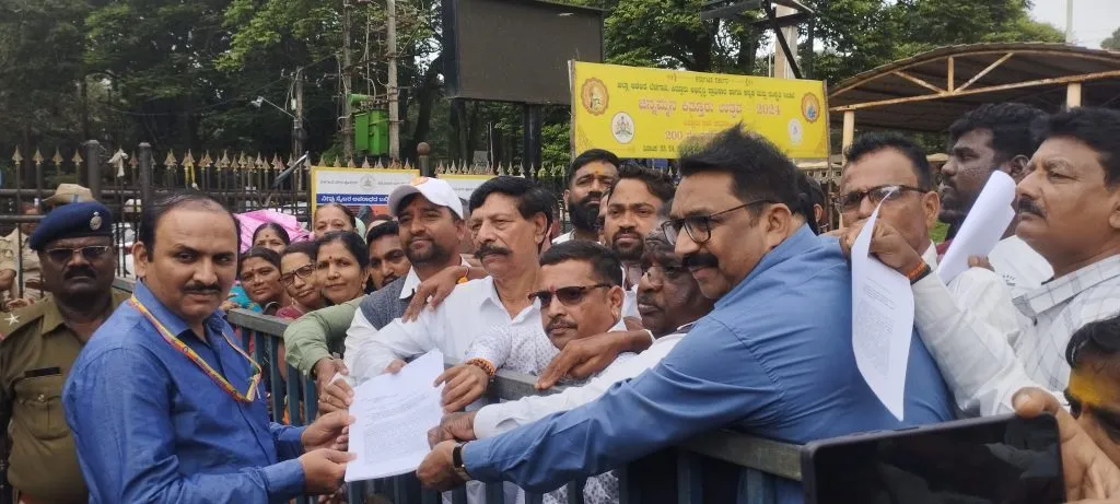 Piranwadi villagers demand land for schools