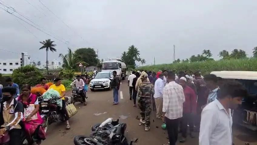 भीषण अपघातात बालिका ठार Girl killed in horrific accident