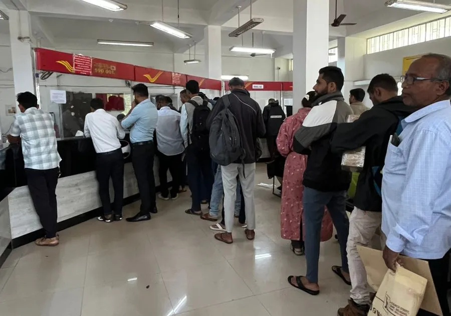 Crowds at post offices to send Rakhi