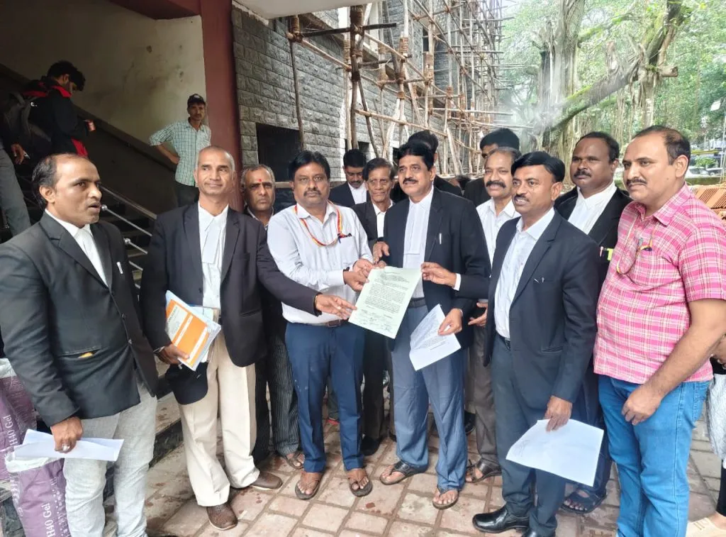 Suggest removal of dangerous branches from trees in the city