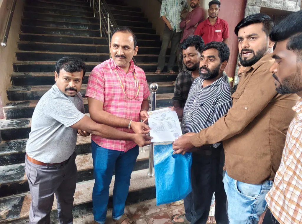 इंगळी घटनेतील संबंधितांवर कारवाई करण्याची मागणी Demand for action against those involved in the English incident