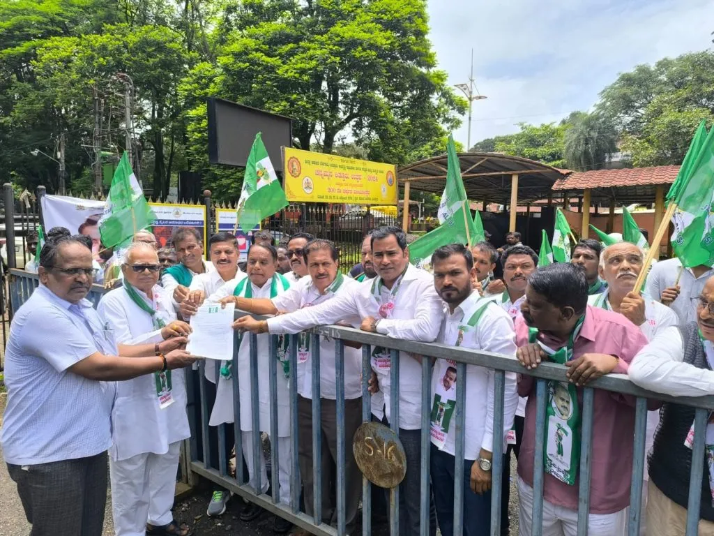 JDS submits memorandum to District Magistrate against state administration