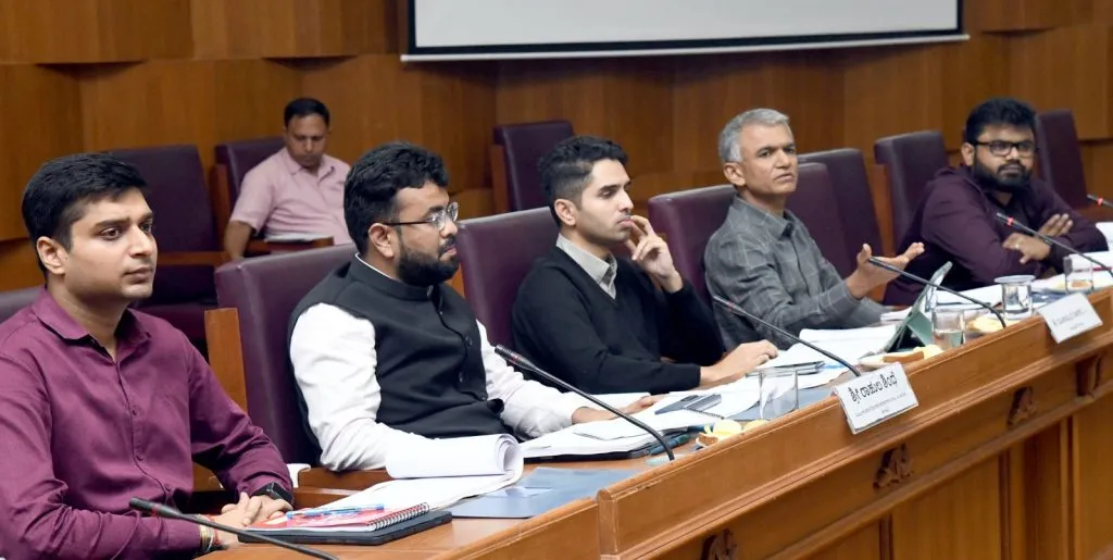 Flood damage can be avoided if you act responsibly.