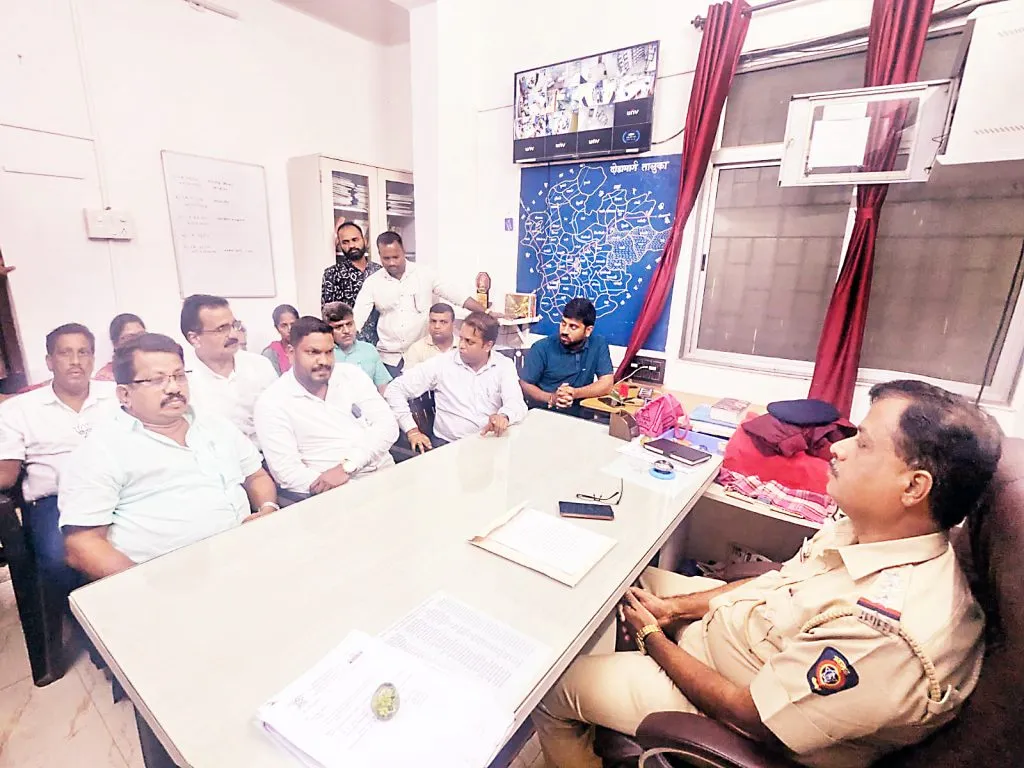 ऋषभ, त्याच्या आईवर गुन्हा दाखल करा Rishabh, file a case against his mother