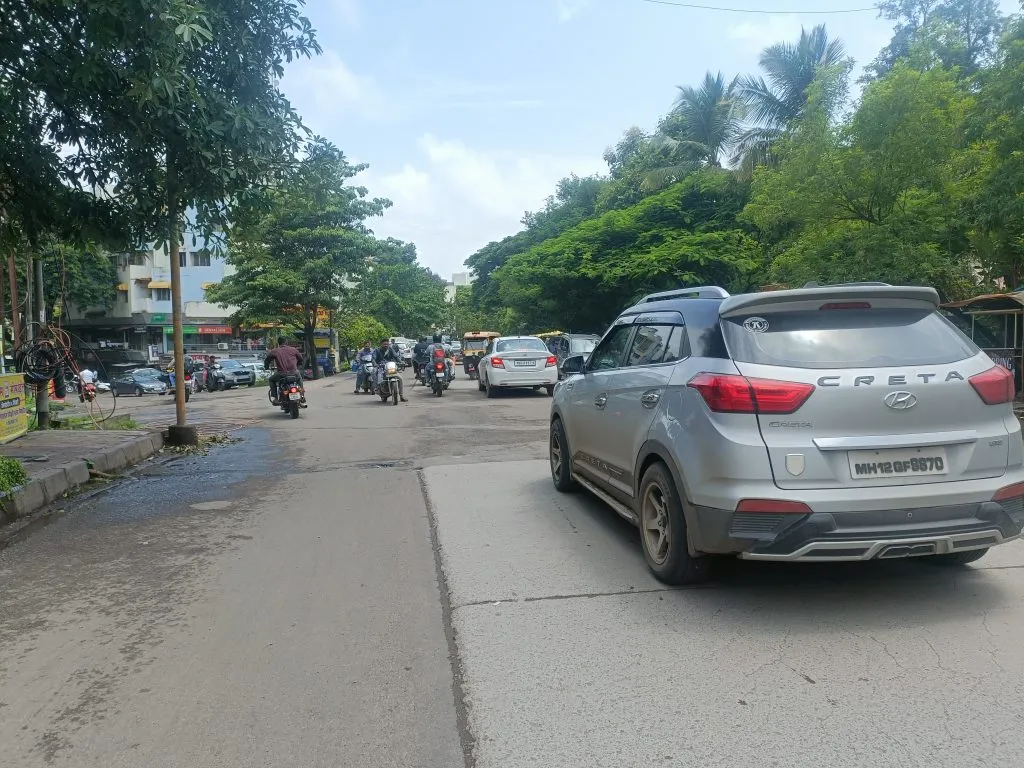 Mahavir College Chowk road is becoming dangerous