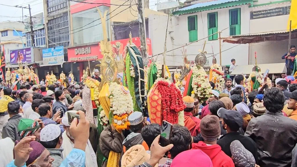 शहरात पंजे-ताबूत विसर्जन मिरवणूक Immersion procession on the occasion of Muharram in the city