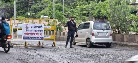 Entry of two-wheelers into the grade separator is prohibited