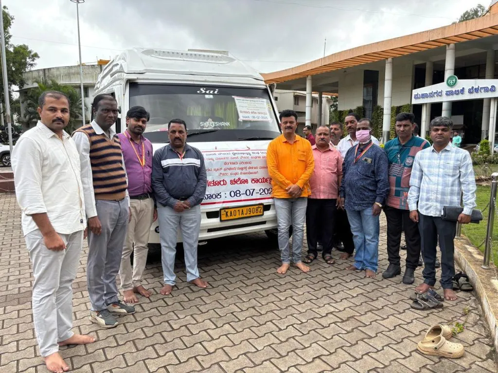 Belgaum Municipal Corporation employees' union leaves for Bangalore for protest