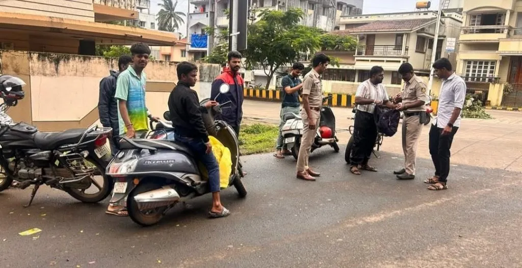 अँटीस्टॅबिंग स्क्वॉडकडून संशयितांची तपासणी सुरूच Anti-stabbing squad continues to investigate suspects