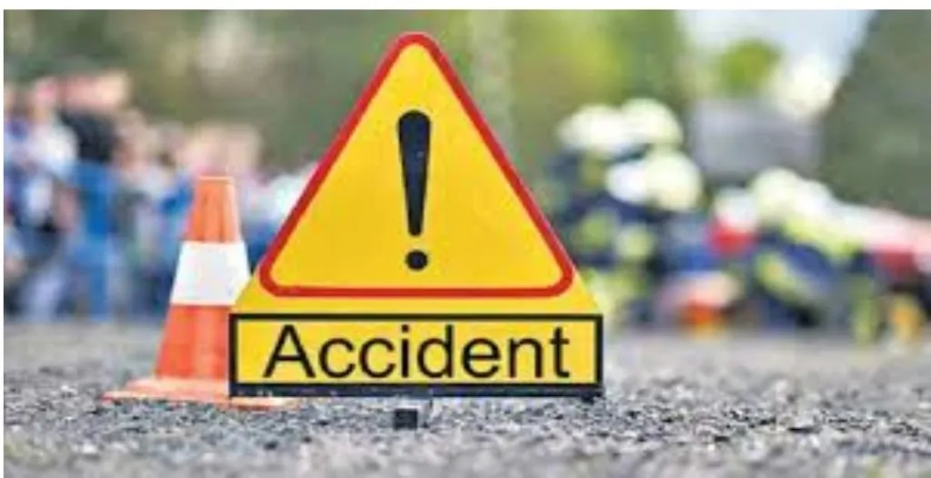 भरधाव इर्टिगाची चौघांना धडक Four people injured in a high-speed collision