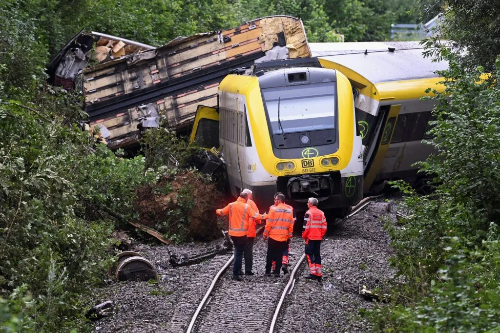 जर्मनीत जंगलभागात प्रवासी रेल्वे घसरली Passenger train derails in forest in Germany