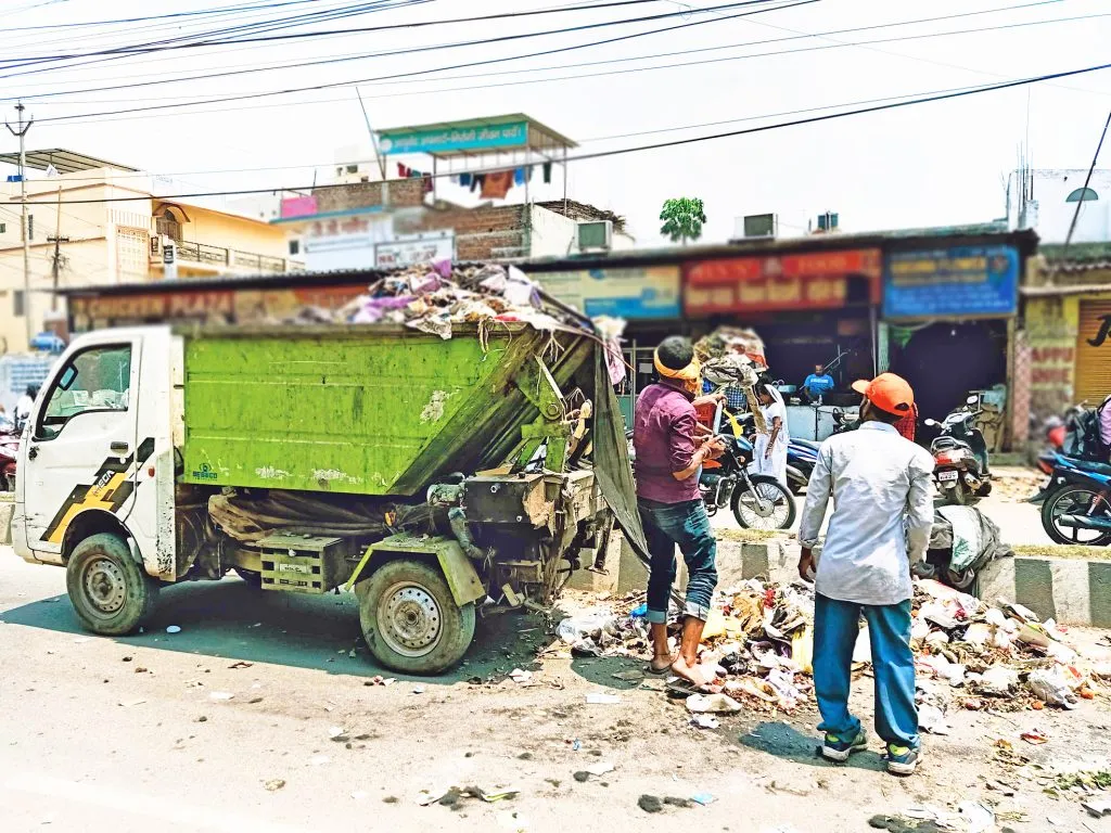 शहरातील कचऱ्याची दोनवेळा होणार उचल City garbage will be collected twice a day
