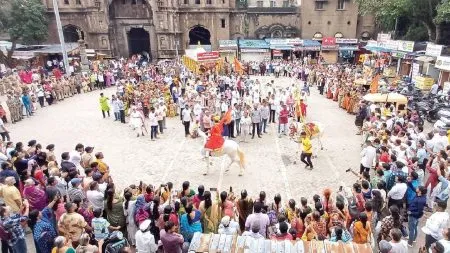 Dnyaneshwar Mauli's kolhapur city tour in a silver chariot