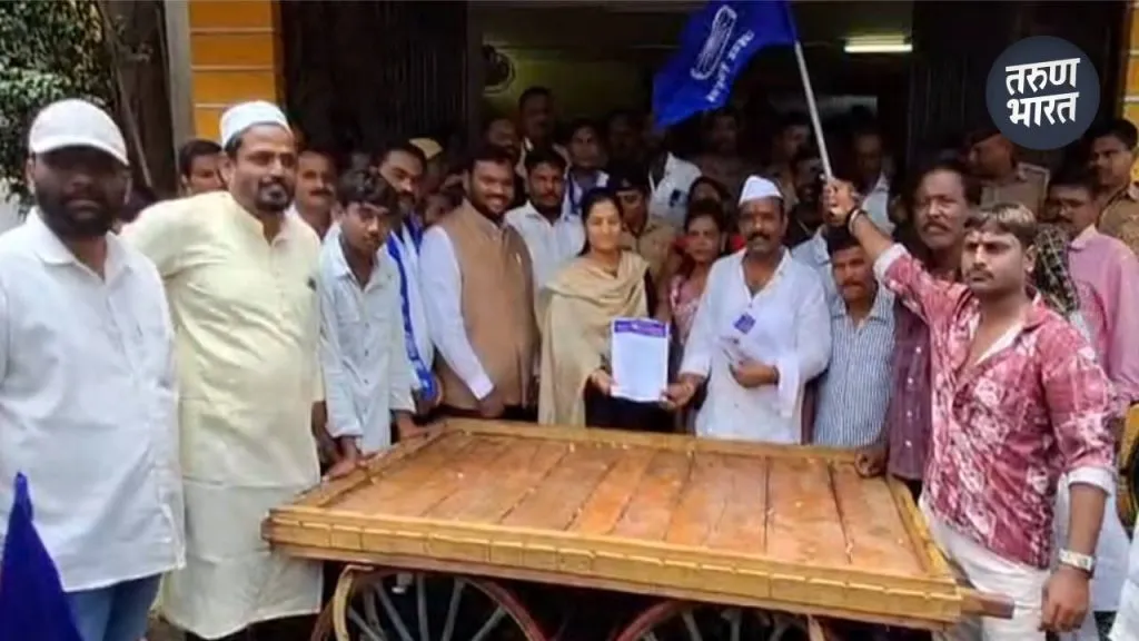 hawkers activists and citizens participated in this march in sangli