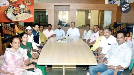 Kolhapuri Tambada-Pandhara : तांबडा-पांढरा रस्सा कोल्हापूरचाच! (Round Table) eating mutton and rassya here fill your stomach, but not your heart?