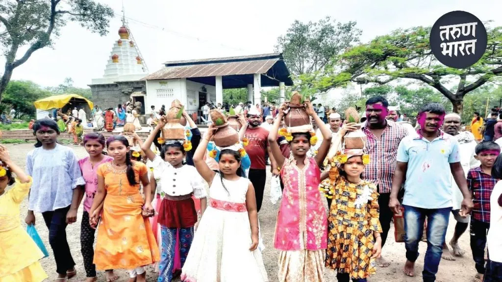 procession starts in five minutes and starts after two hours
