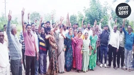 Kolhapur News: दारुची बाटली केली आडवी, मतदान घेतलं अन् दारुचं दुकान हद्दपाल झालं village women voted village primary school close this shop kolhapur