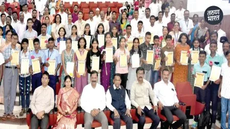 Kolhapur News: गुणवंतांच्या पाठीवर कौतुकाची थाप, ‘तरुण भारत संवाद’ तर्फे सत्कार students great support academic life due honoring of meritorious