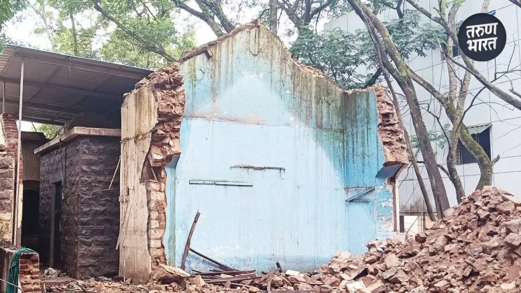 entire Bhudargad taluka was gathering at the Tehsildar's office