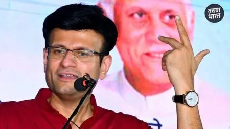 Devendra Fadnavis submitted memorandum demanding kolhapur