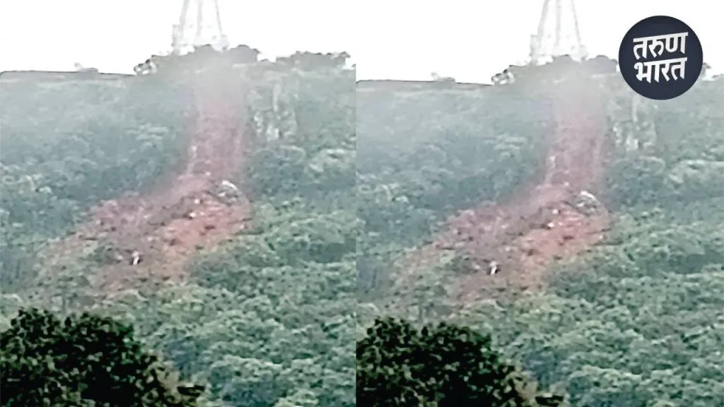 Panhala Fort: तटबंदी पुन्हा एकदा ढासळली, आकाशवाणी टॉवर परिसरातील घटना Continuous rains have caused a portion the southern embankment