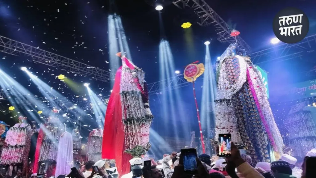 Miraj Muharram 2025: मिरजेत हिंदू-मुस्लिम एकतेचे प्रतीक, मोहरमची पहिली पंजा भेट four Imams of Mirasaheb Dargah departed Dargah in a bullock cart