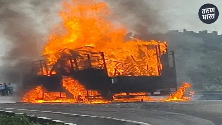 khambatki ghat aysher truck fire by short circuit no casualty marathi news