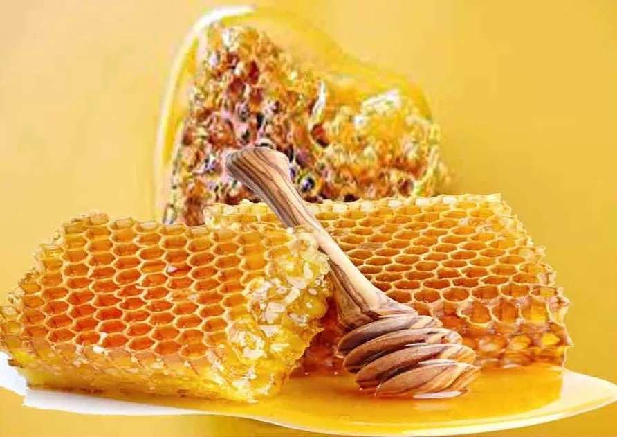 मधाच्या पोवळ्यातून ‘सोने’