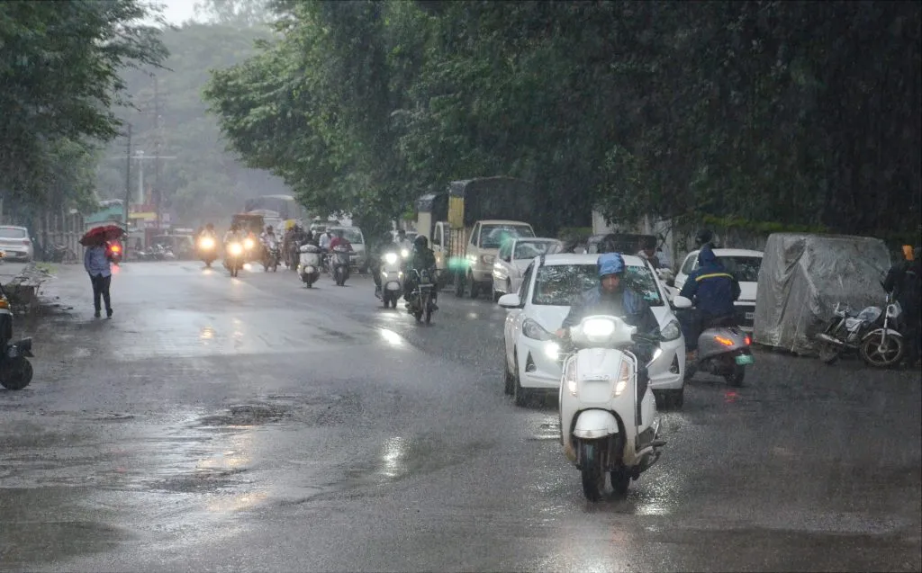 पंचगंगेच्या पाणी पातळीत 4 तासात दीड फुटाने वाढ Water level of the Panchganga river rose by one and a half feet in 4 hours