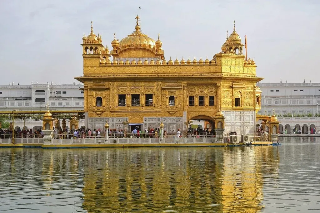 सुवर्ण मंदिराला आठव्यांदा धमकी Golden Temple threatened for the eighth time