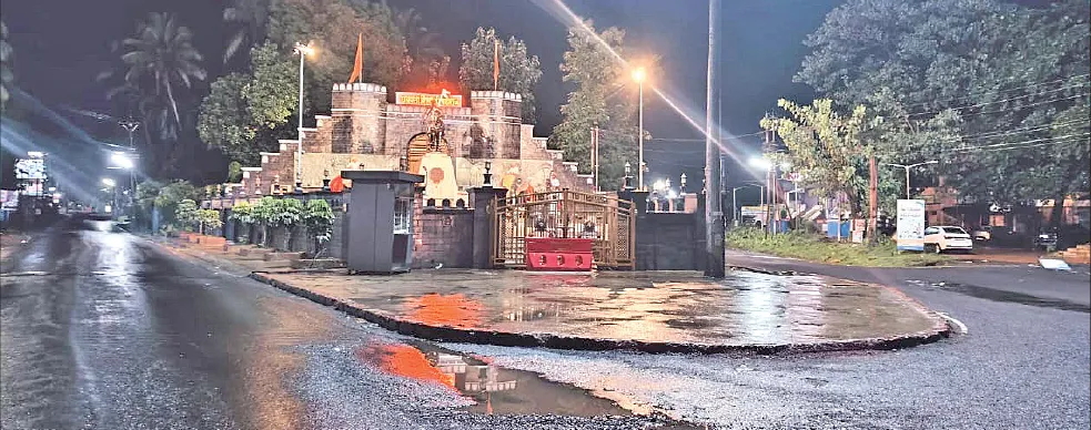 ६५ हजार नागरिकांची जबाबदारी अवघ्या २० पोलिसांच्या खांद्यावर Responsibility of 65,000 citizens rests on the shoulders of just 20 police officers