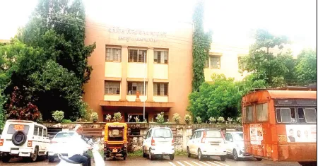 इस्लामपूर न्यायालय इमारत समस्यांच्या गर्तेत Islampur court building caught in a web of problems