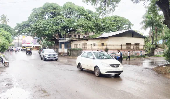 Apta Police Chowk is becoming an invitation to accidents