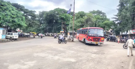 Handcarts crowd Shastri Chowk!
