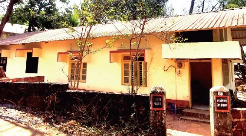 The Panchayat Samiti employees' quarters are lying unused